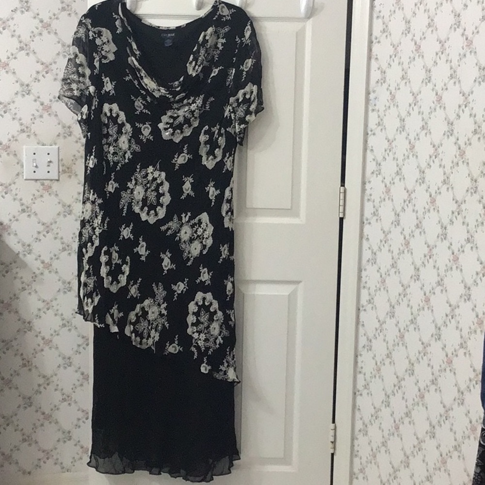 Eva Blue Stunning Layered Evening Maxi Dress Sz 24 black w/ white floral print.